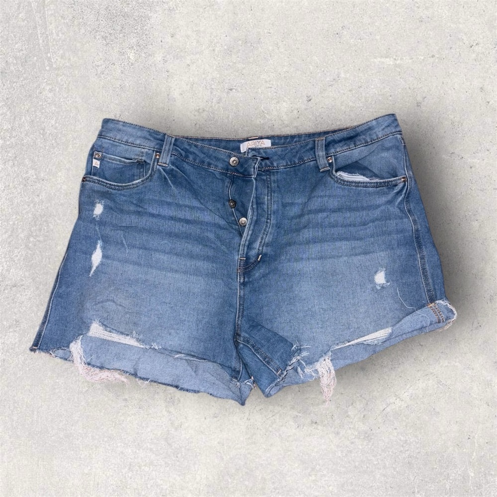 Women’s Ariya Denim Blue Distressed Jean Shorts Size 17